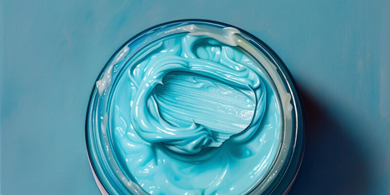 Vicks VapoRub ingredients and packaging